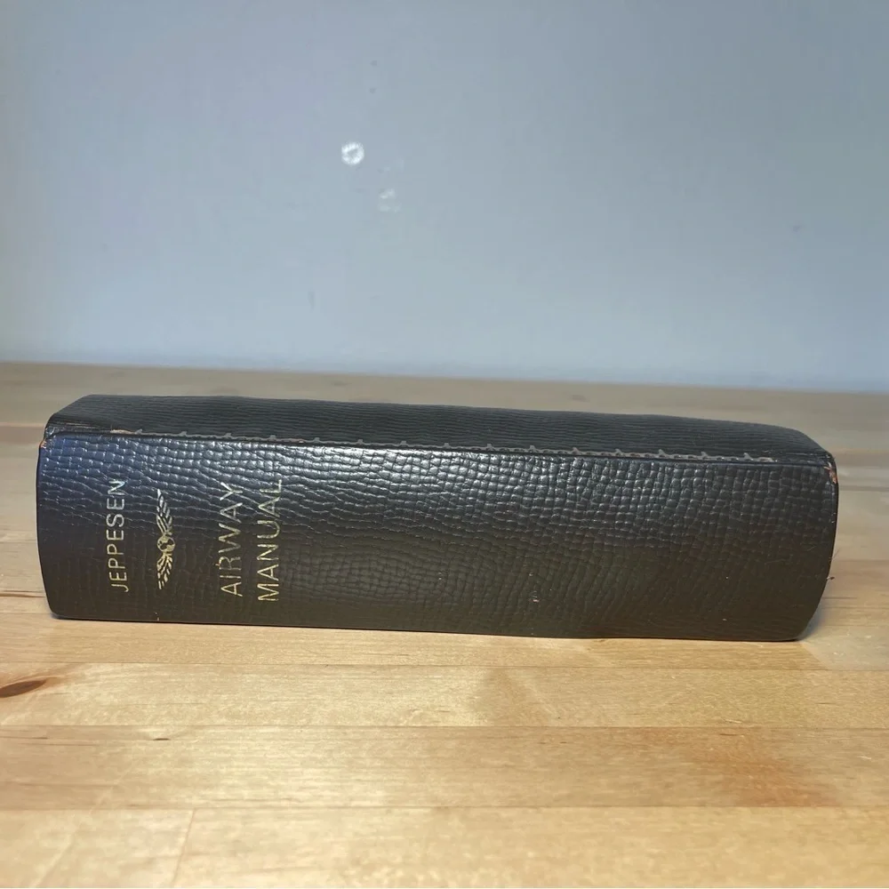 Jeppesen Premium Leather Binder - 2 inch